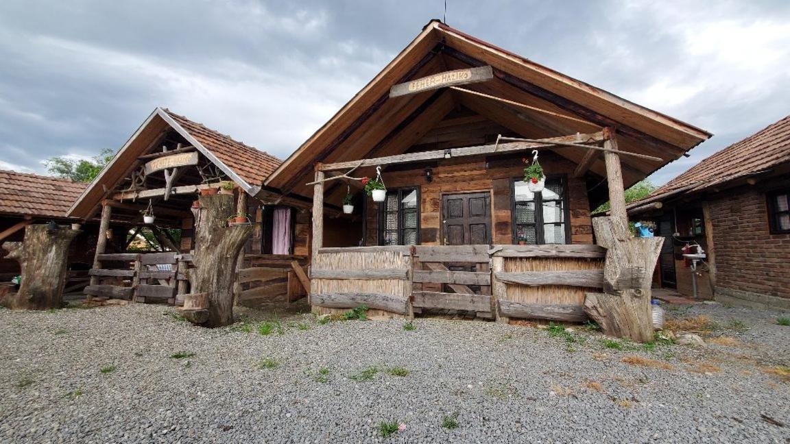 Casa Rustic Feher & Fekete Vendeghazak Sovata Ngoại thất bức ảnh