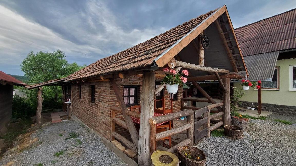 Casa Rustic Feher & Fekete Vendeghazak Sovata Ngoại thất bức ảnh