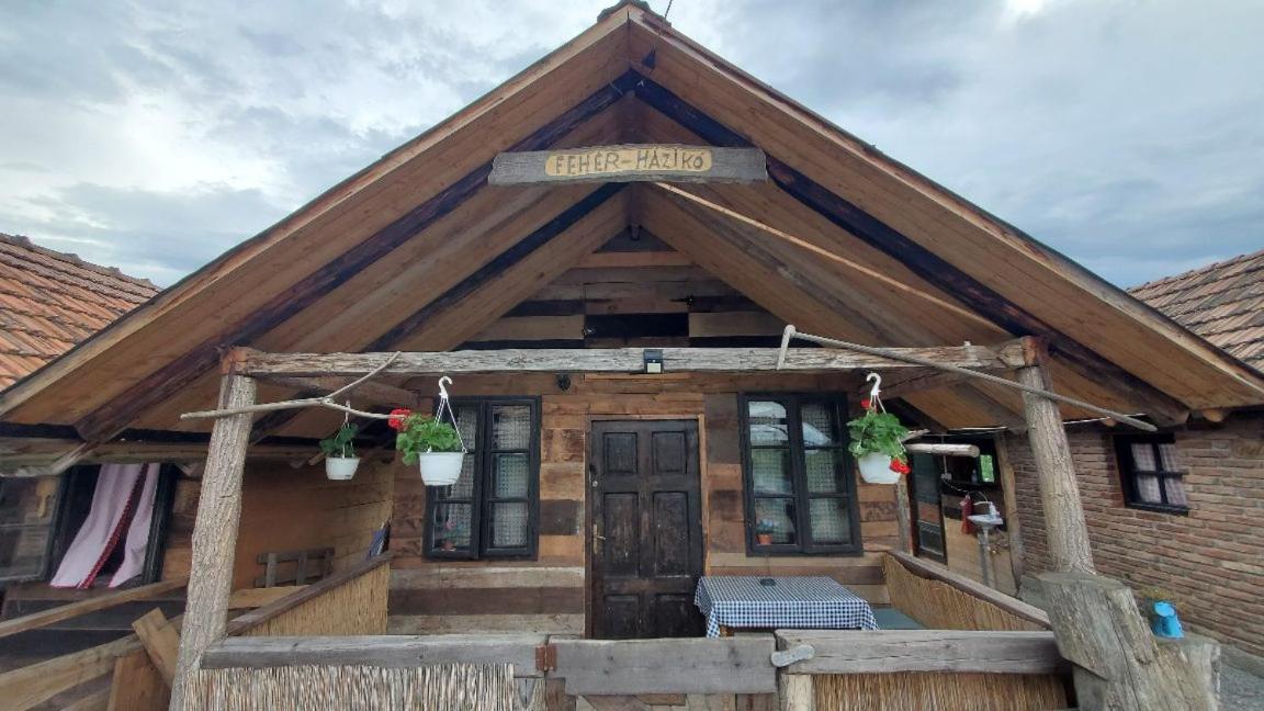 Casa Rustic Feher & Fekete Vendeghazak Sovata Ngoại thất bức ảnh