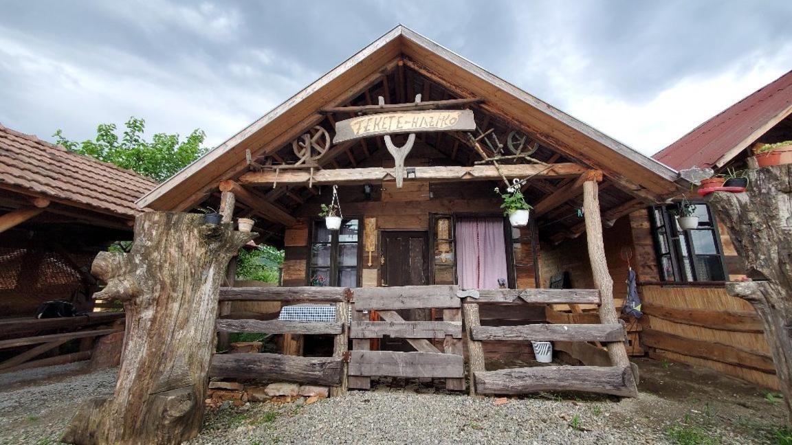 Casa Rustic Feher & Fekete Vendeghazak Sovata Ngoại thất bức ảnh