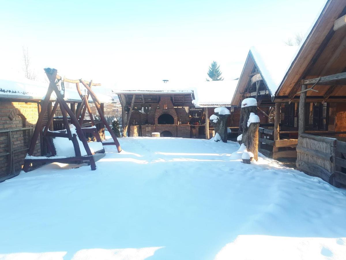 Casa Rustic Feher & Fekete Vendeghazak Sovata Ngoại thất bức ảnh