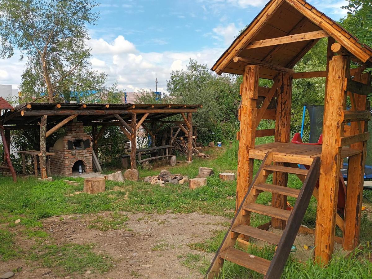 Casa Rustic Feher & Fekete Vendeghazak Sovata Ngoại thất bức ảnh