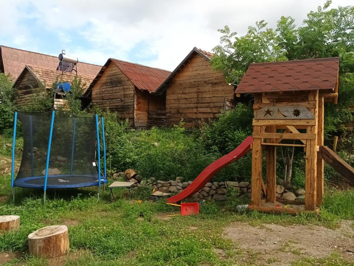 Casa Rustic Feher & Fekete Vendeghazak Sovata Ngoại thất bức ảnh